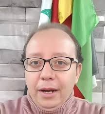من هو الفنان معن عبد الحق ويكيبيديا