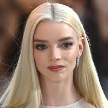 من هي الممثلة الامريكية انيا تايلور ويكيبيديا