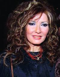 من هي اثار الحكيم ويكيبيديا، السيرة الذاتية