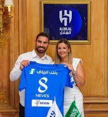 من هي زوجة روبن نيفيز ويكيبيديا، ديبورا لورينكو زوجة اللاعب روبن نيفيز
