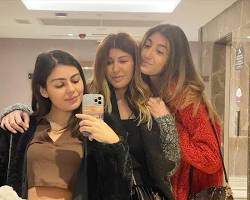 صور ريتا حرب وبناتها ويكيبيديا