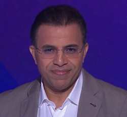 مصطفى عاشور الجزيرة ويكيبيديا، السيرة الذاتية