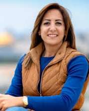 من هي كريستين ريناوي ويكيبيديا، السيرة الذاتية
