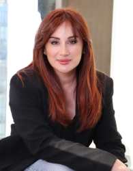 من هي كارين رزق الله ويكيبيديا، السيرة الذاتية