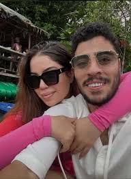 هدير أبونار ويكيبيديا، أكرم توفيق وزوجته واولاده