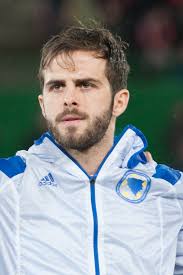 ميراليم بيانيتش ويكيبيديا، ديانة اللاعب بيانيتش، زوجة بيانيتش