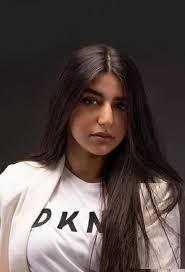 من هي غرور صفر ويكيبيديا، السيرة الذاتية