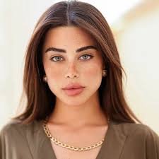 من هي يارا السكري ويكيبيديا، السيرة الذاتية