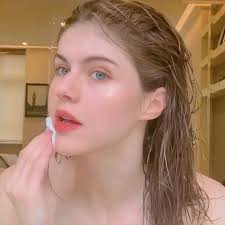 Alexandra Daddario without makeup