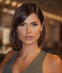 من هي المذيعة نبيلة عواد